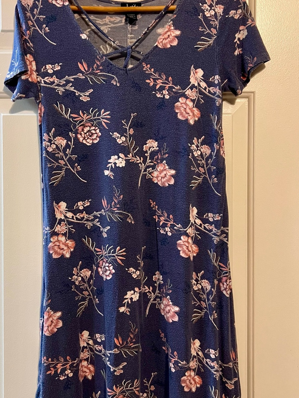 Justify Navy Blue Pink Floral Lattice V-Neck T-Shirt Dress - Size M